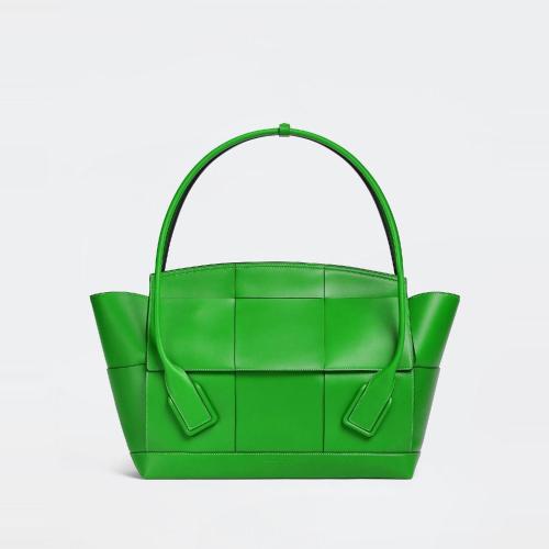  BV葆蝶家 22年秋冬 女士 手提包 arco 573400VMAP13724 預(yù)定商品1-3周發(fā)貨