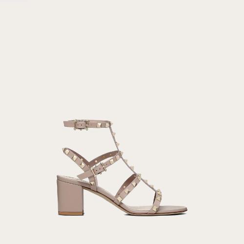  VALENTINO華倫天奴 22年春夏 女士 中跟涼鞋 ROCKSTUD 經(jīng)典鉚釘中跟涼鞋 ZW2S0491VBPP45