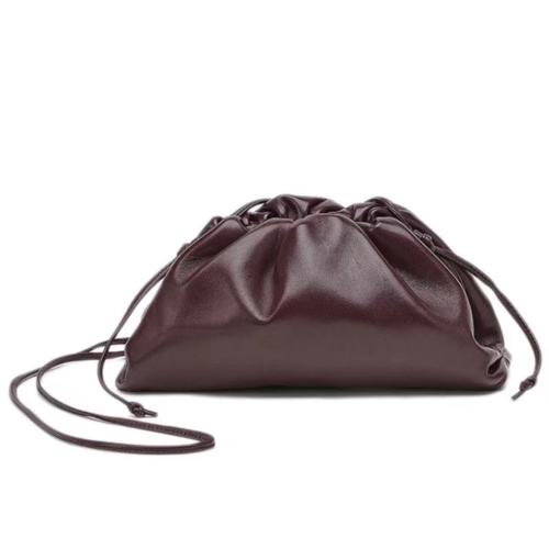 Bottega Veneta/葆蝶家  經(jīng)典迷你小云朵手拿斜挎包585852 VCP40 2201