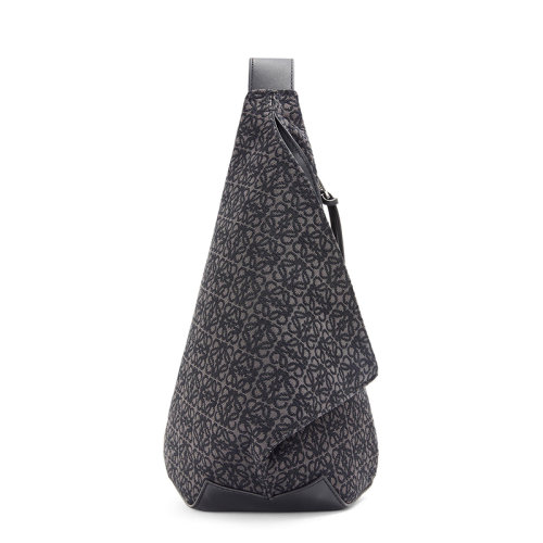 LOEWE/羅意威 Anagram系列 男士黑色Anton提花小牛皮單肩包0010651081