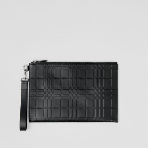  BURBERRY 22年秋冬 男士 大號壓花格紋皮革拉鏈?zhǔn)占{袋 80493261