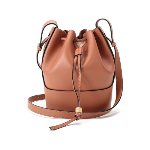 LOEWE/羅意威 女士Balloon系列小號牛皮革單肩斜挎包水桶包抽繩包 326 75AC31