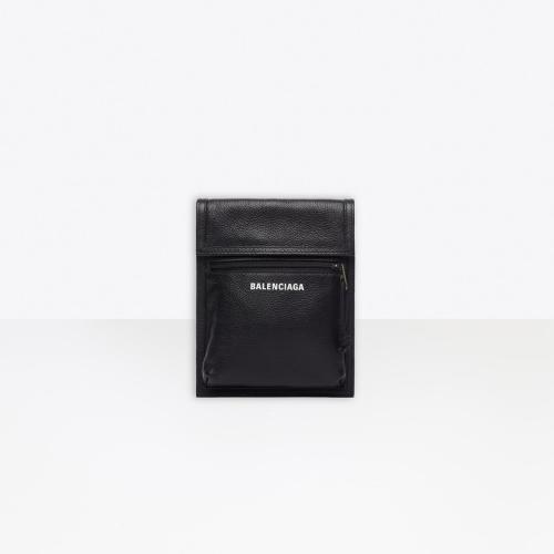  BALENCIAGA巴黎世家 22年秋冬 男士 單肩包 Explorer 小號(hào)肩帶手包 53229813MA51000 預(yù)定商品1-3周發(fā)貨