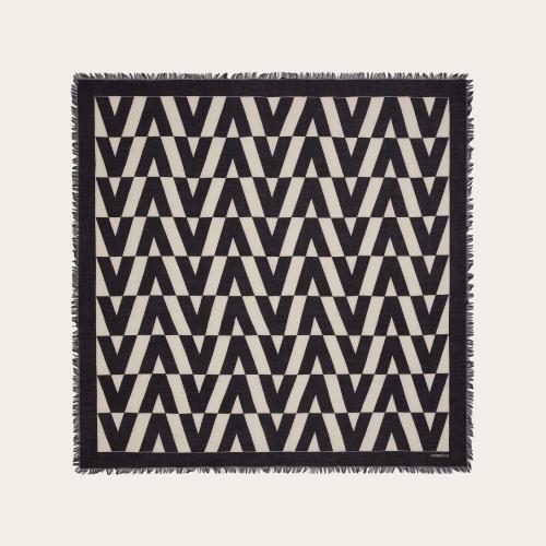  VALENTINO華倫天奴 22年春夏 女士 披肩 Chale en cachemire et soie imprime Optical Valenti 預定商品1-3周發(fā)貨