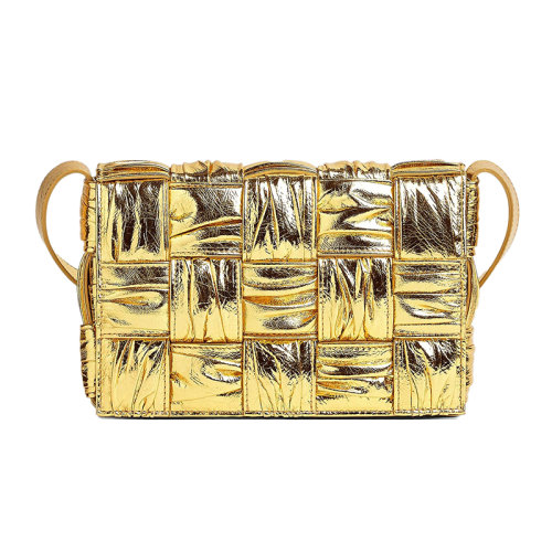 Bottega Veneta/葆蝶家 22新款 女士金色羔羊皮Intrccio褶皺圖案磁扣開合金色飾面單肩包717089V2QN18472