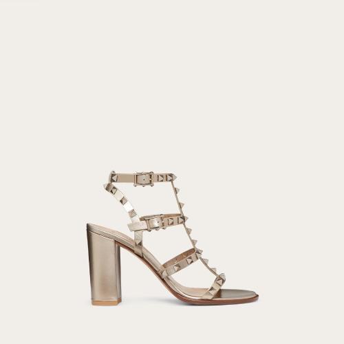  VALENTINO華倫天奴 22年秋冬 女士 高跟涼鞋 Sandales Rockstud a brides en veau metallise.