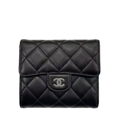 CHANEL/香奈兒 經(jīng)典款 女士黑色棱紋小羊皮銀色雙C三折短款錢包