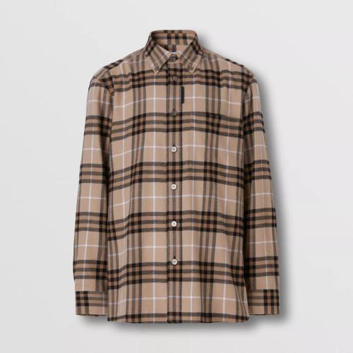  BURBERRY 22年秋冬 男士 領(lǐng)尖扣衣領(lǐng)格紋棉質(zhì)寬松襯衫 80584231