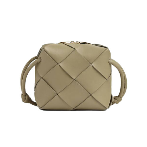 Bottega Veneta/葆蝶家 22新款 女士迷你咖色羔羊皮編織圖案拉鏈開合金色飾面單肩相機(jī)包701915VCQC21520