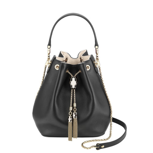 BVLGARI/寶格麗 經(jīng)典款 Serpenti Forever蛇首扣黑色光滑小牛皮水桶包單肩包 288625