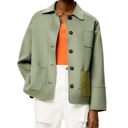 LOEWE/羅意威 22年秋冬新款 女士鼠尾草綠色雙面羊毛羊絨面料飾有壓花小牛皮LOGO口袋直筒夾克S359Y02X56-4380