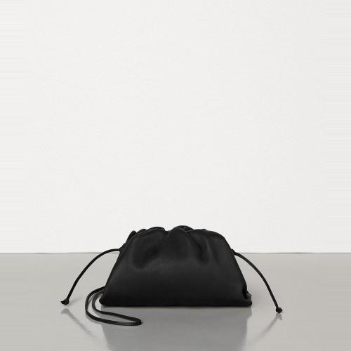  BV葆蝶家 22年秋冬 女士 手拿包 THE POUCH MINI FORMAT 585852VCP401229 預(yù)定商品1-3周發(fā)貨