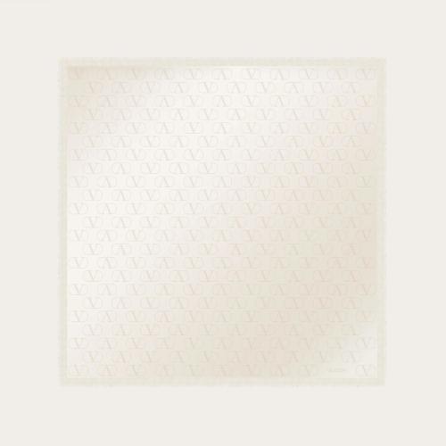  VALENTINO華倫天奴 22年秋冬 女士 披肩 CHALE EN SOIE A_VEC JACQUARD VLOGO SIGNATURE 140 X