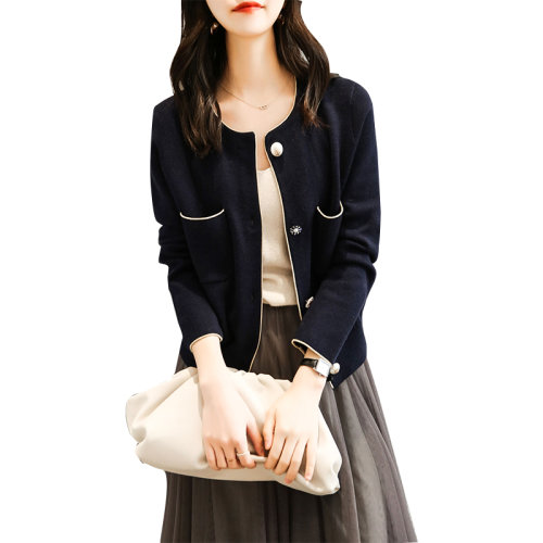 GeleiStory/GeleiStory 優(yōu)雅小香風珍珠鉆扣亮絲鑲邊羊毛針織短開衫   女裝＞女針織衫/毛衣＞女士針織衫/毛衣