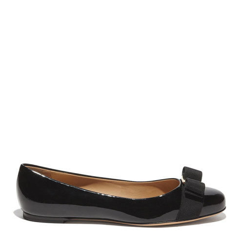 Salvatore Ferragamo/菲拉格慕 女士黑色亮面牛皮VARINA系列平底鞋單鞋女鞋01-A181-574556（99新S級(jí)未使用）