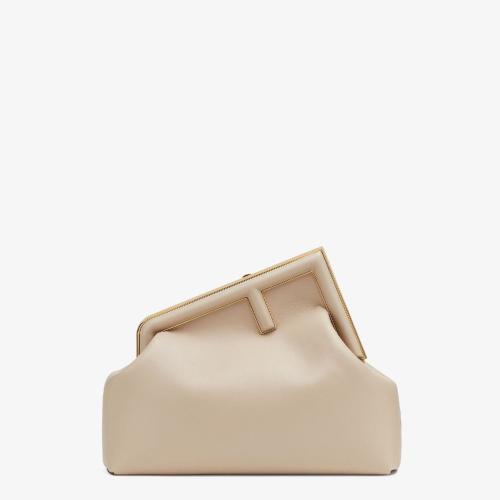  FENDI芬迪 22年秋冬 女士 手拿包 淺米色皮革手袋 8BP127ABVEF19PN