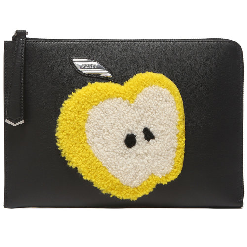 FENDI/芬迪  女士黑色皮質(zhì)拼接黃色毛絨蘋果圖案中號手拿包