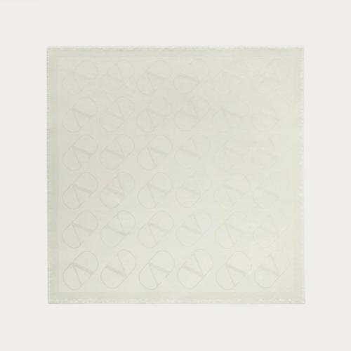  VALENTINO華倫天奴 22年秋冬 女士 披肩 Chale VLogo Signature 140 x 140 cm 1W2EB104AJBA03