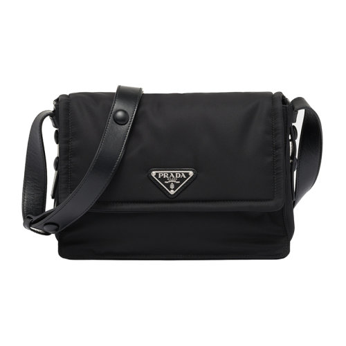 PRADA/普拉達(dá) 22新款 女士小號(hào)黑色絎縫尼龍琺瑯金屬徽標(biāo)飾品磁扣開(kāi)合調(diào)節(jié)皮革肩帶單肩斜挎包1BD313_RDLN_F0002_V_OOO