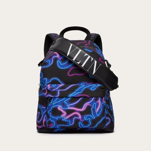  VALENTINO華倫天奴 22年秋冬 男士 雙肩包 Sac a dos NEON CAMOU en nylon XY2B0A98ZFHKQ0