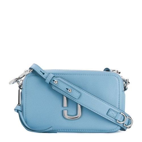 Marc Jacobs/馬克雅各布斯 女士薄霧藍(lán)牛皮革經(jīng)典金屬徽標(biāo)裝飾拉鏈開(kāi)合單肩包斜挎包相機(jī)包女包 M0014591-453