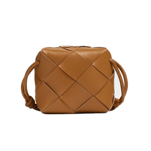 Bottega Veneta/葆蝶家 22新款 女士迷你駝色羔羊皮編織圖案拉鏈開(kāi)合金色飾面單肩相機(jī)包701915VCQC22593