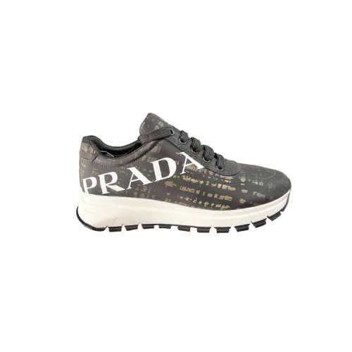 Prada 普拉達(dá)  大logo女士運(yùn)動(dòng)鞋