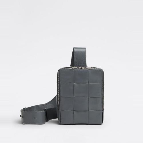  BV葆蝶家 22年秋冬 男士 單肩包 cassette 701366VCQ721242