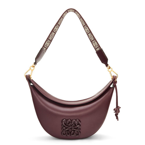 LOEWE/羅意威 23春夏新款 Luna系列 女士小號(hào)牛血色緞面小牛皮金色五金配件提花肩帶同色系瓷兔子吊飾拆卸肩帶單肩半月形流浪包A923PM1X07-8555