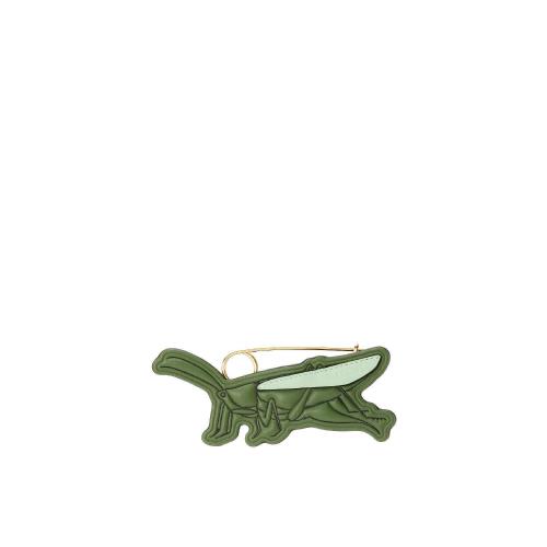  LOEWE羅意威 22年秋冬 女士 鑰匙扣 Grasshopper pin charm in calfskin and metal C623245X03