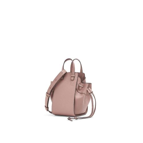  LOEWE羅意威 22年秋冬 女士 單肩包 Mini Hammock Drawstring in pebble grain calfskin A538V