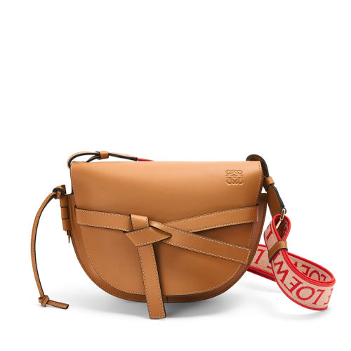 LOEWE/羅意威 22春夏新款Gate系列 女士小號暖沙色牛皮革金扣斜跨單肩包0010683290