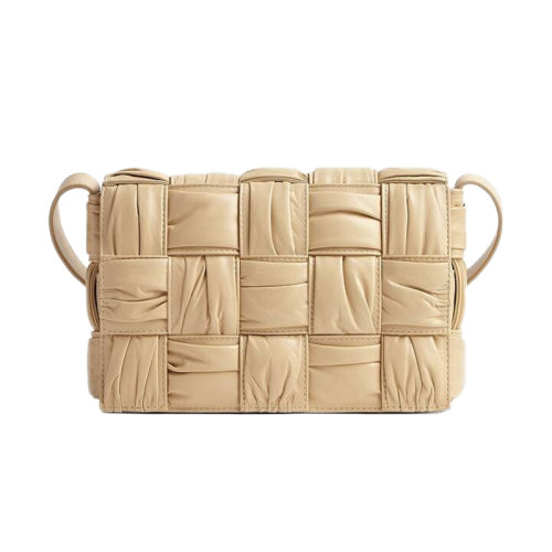 Bottega Veneta/葆蝶家 22新款 女士淺咖色帶褶裥Intrccio圖案小牛皮磁扣翻蓋開合黃銅飾面單肩斜挎包717089V2FY19796