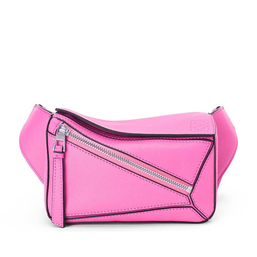 LOEWE/羅意威 22春夏新款Puzzle系列 男士霓虹粉色經(jīng)典小牛皮腰包0010651339