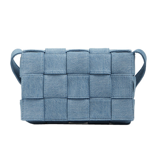 Bottega Veneta/葆蝶家 22新款 女士靛藍(lán)水洗牛仔布飾 Intreccio圖案銀色飾面磁扣翻蓋開(kāi)合盒式磁帶形狀單肩包710188V2A014948
