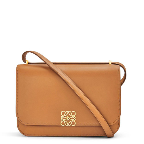 LOEWE/羅意威 20  Goya系列 女士暖沙色真絲小牛皮金屬徽標(biāo)磁扣單肩斜挎包0010594299