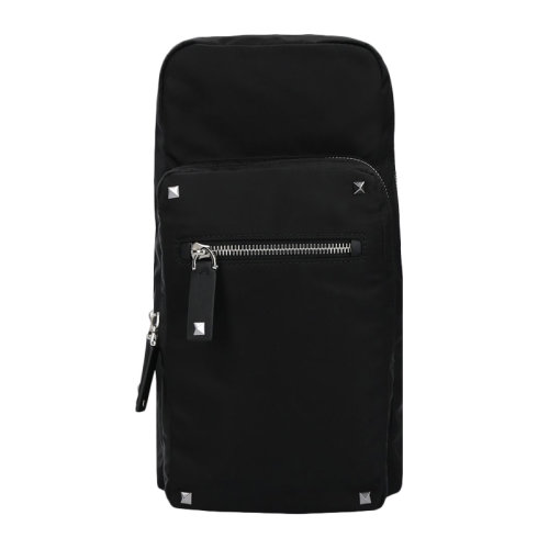 Valentino/華倫天奴 男士黑色尼龍配皮經(jīng)典字母徽標(biāo)印花鉚釘裝飾拉鏈開合單肩包胸包斜挎包男包 UY2B0888-RPY-0NO