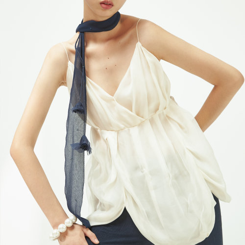 nisiss/怡夕柯根紗花形衣角微褶吊帶女士短袖T恤n153av37