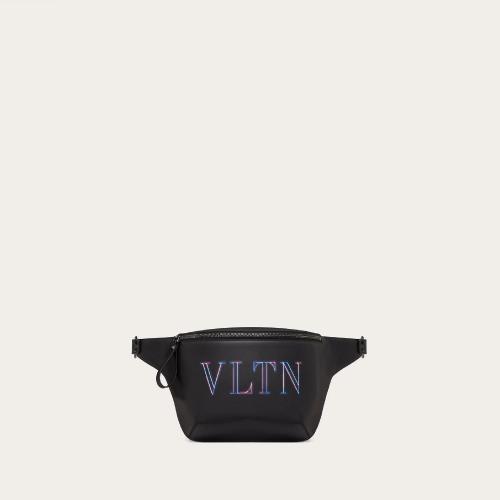  VALENTINO華倫天奴 22年秋冬 男士 腰包 Sac banane NEON VLTN en cuir XY2B0A87GCIN78