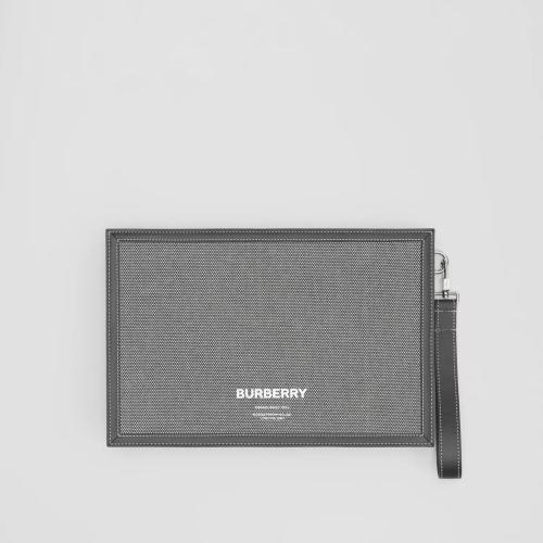  BURBERRY 22年秋冬 男士 Horseferry 印花棉質(zhì)帆布拉鏈?zhǔn)占{袋 80508641