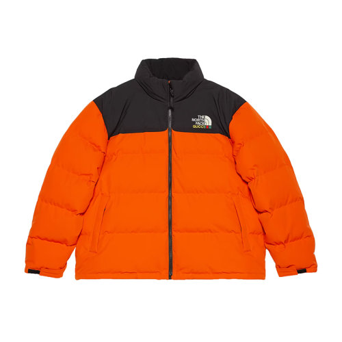 GUCCI/古馳 22秋冬款 The North Face聯(lián)名系列 男士橙色聚酰胺飾有彩色刺繡LOGO圖案黑色上肩設(shè)計無帽羽絨服?663757XAADP6172