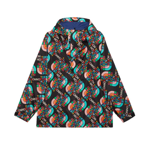 GUCCI/古馳 22秋冬款 The North Face聯(lián)名系列 男士黑色聚酰胺飾有彩色印花LOGO圖案拉鏈前袋袖口魔術(shù)貼抽繩固定風(fēng)帽沖鋒衣夾克?671467ZAH9K1478