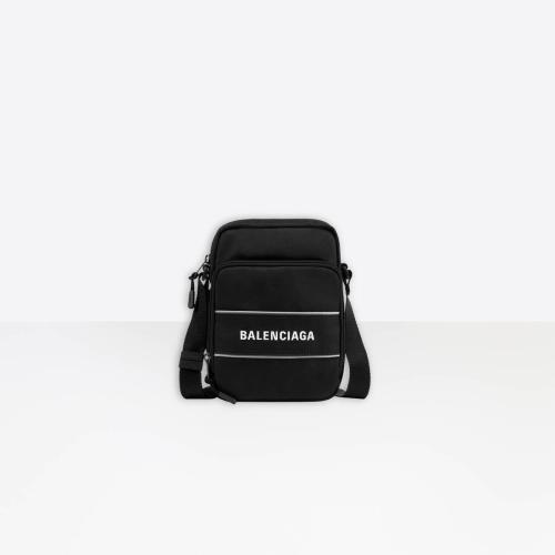  BALENCIAGA巴黎世家 22年秋冬 男士 單肩包 Sport小號郵差包 6386572HFNX1090