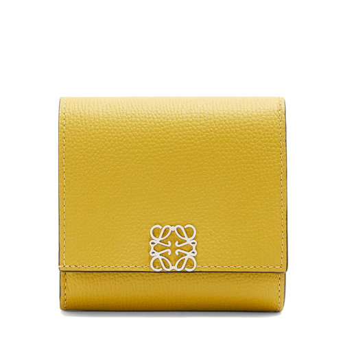 LOEWE/羅意威  女士土黃色卵石紋小牛皮銀色徽標(biāo)點綴翻蓋緊湊型錢包0010688695