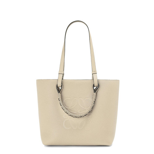 LOEWE/羅意威  女士小號淺燕麥色徽標壓紋粒面小牛皮手提單肩托特包0010640357