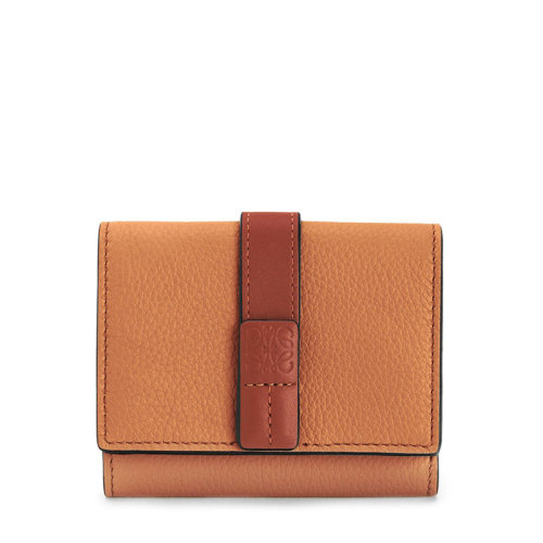 LOEWE/羅意威 21新款 女士淺焦糖色/山核桃色粒面小牛皮按扣三折錢(qián)包0010527794
