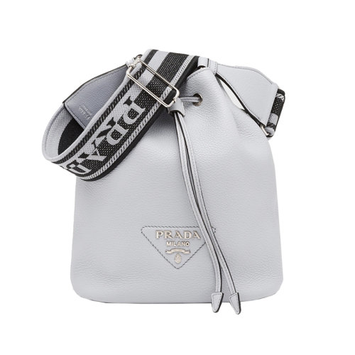 PRADA/普拉達(dá) 22新款 女士矢車菊色皮革銀扣徽標(biāo)刺繡拆卸肩帶抽繩單肩斜挎手提水桶包1BE060_2DKV_F010I_V_3OO